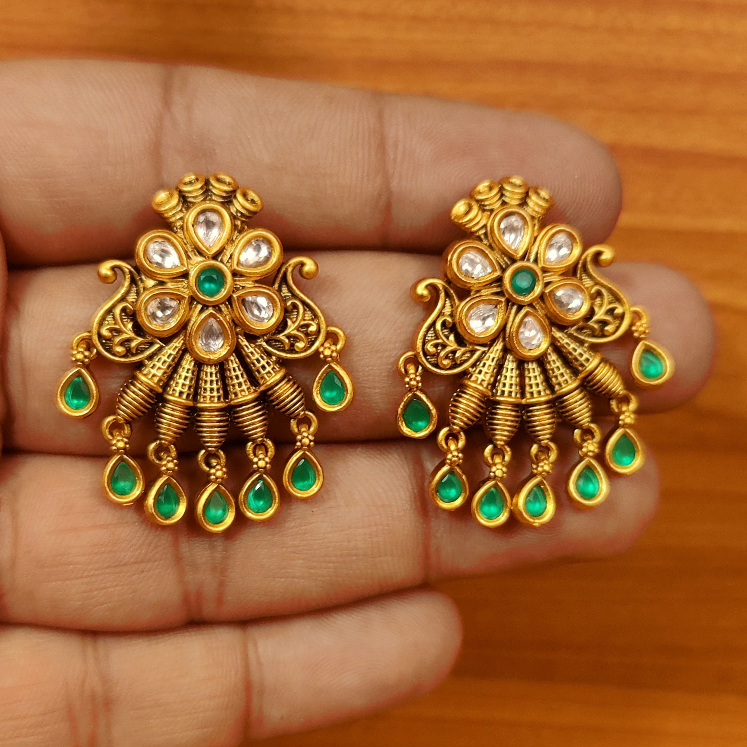EMERALD LOOK KUNDAN POLKI MATT GOLD STUDS