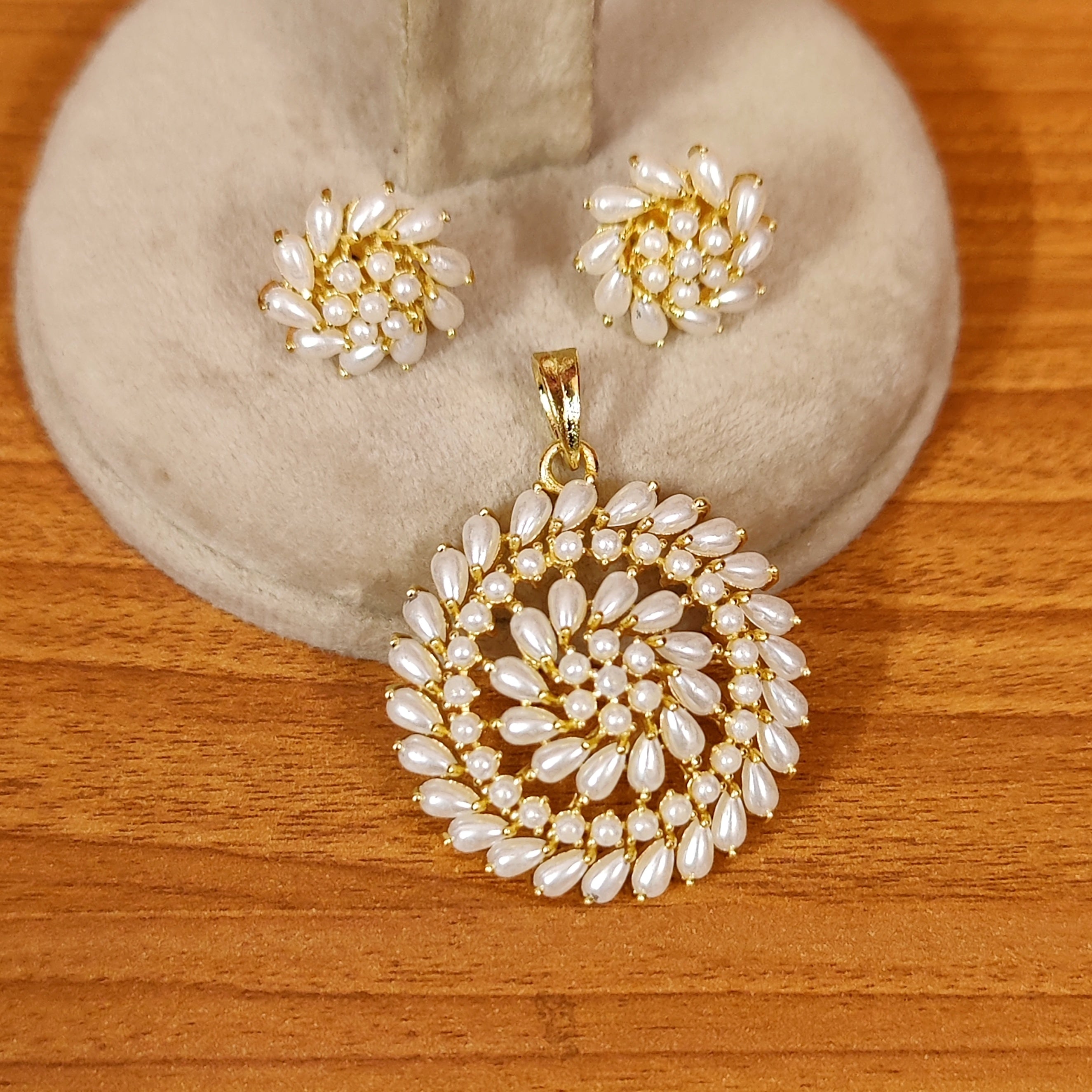 MULTICOLOUR MARQUESE CZ & PEARL STUDDED PENDANT SET