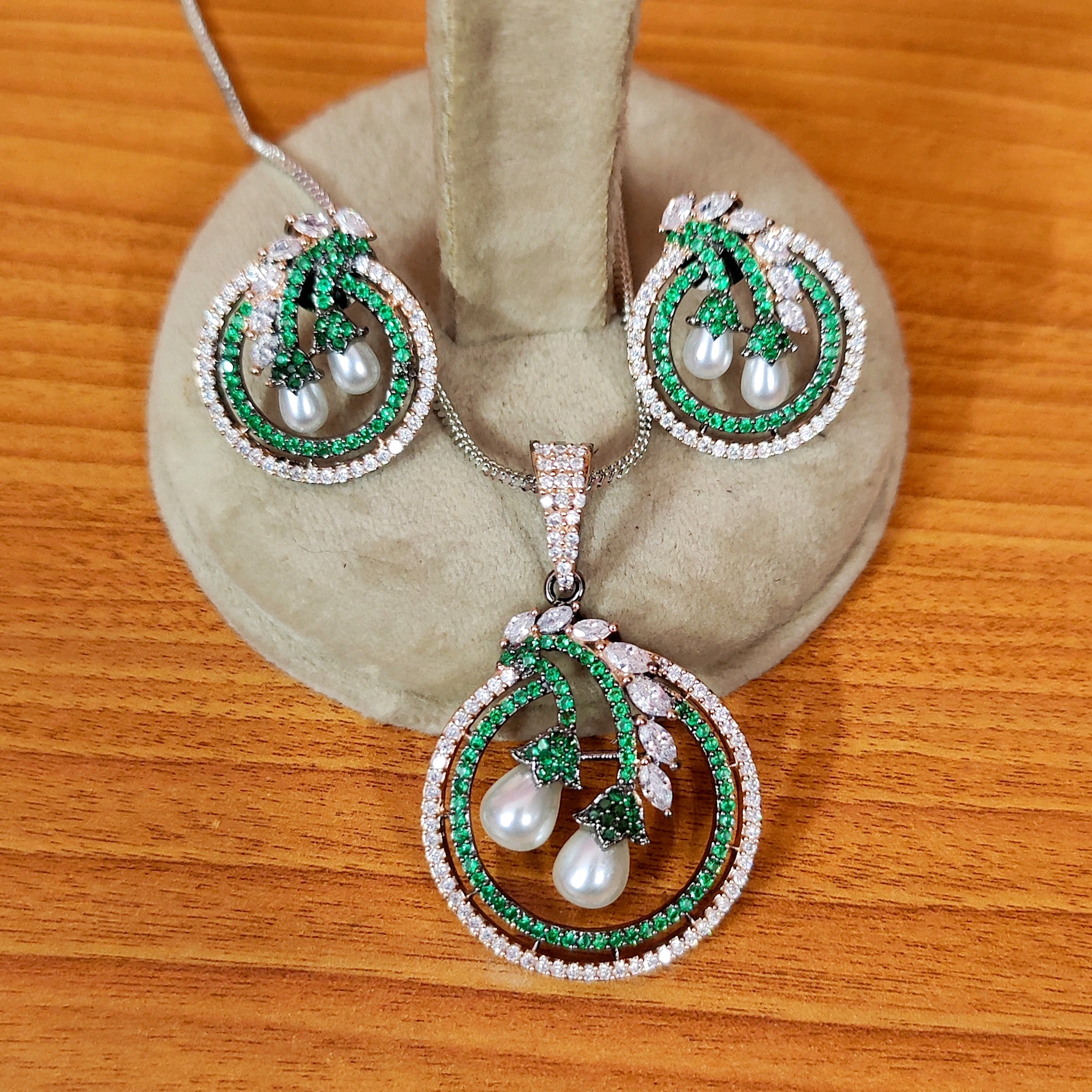 Diamond Look Pearl Studded Cute Pendant Set