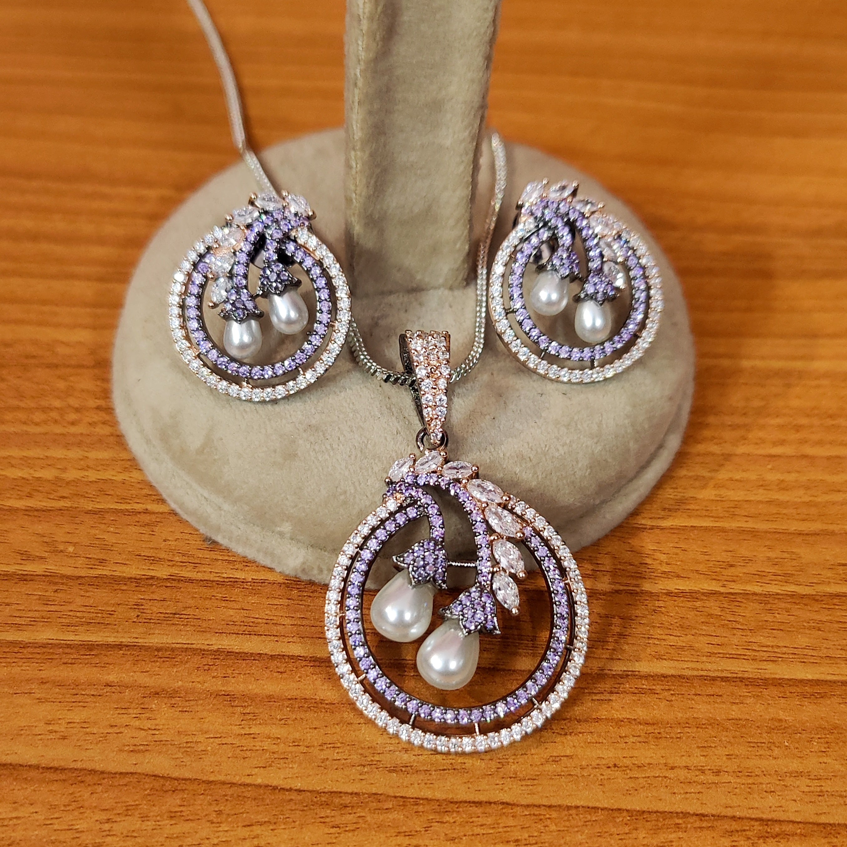 Diamond Look Pearl Studded Cute Pendant Set