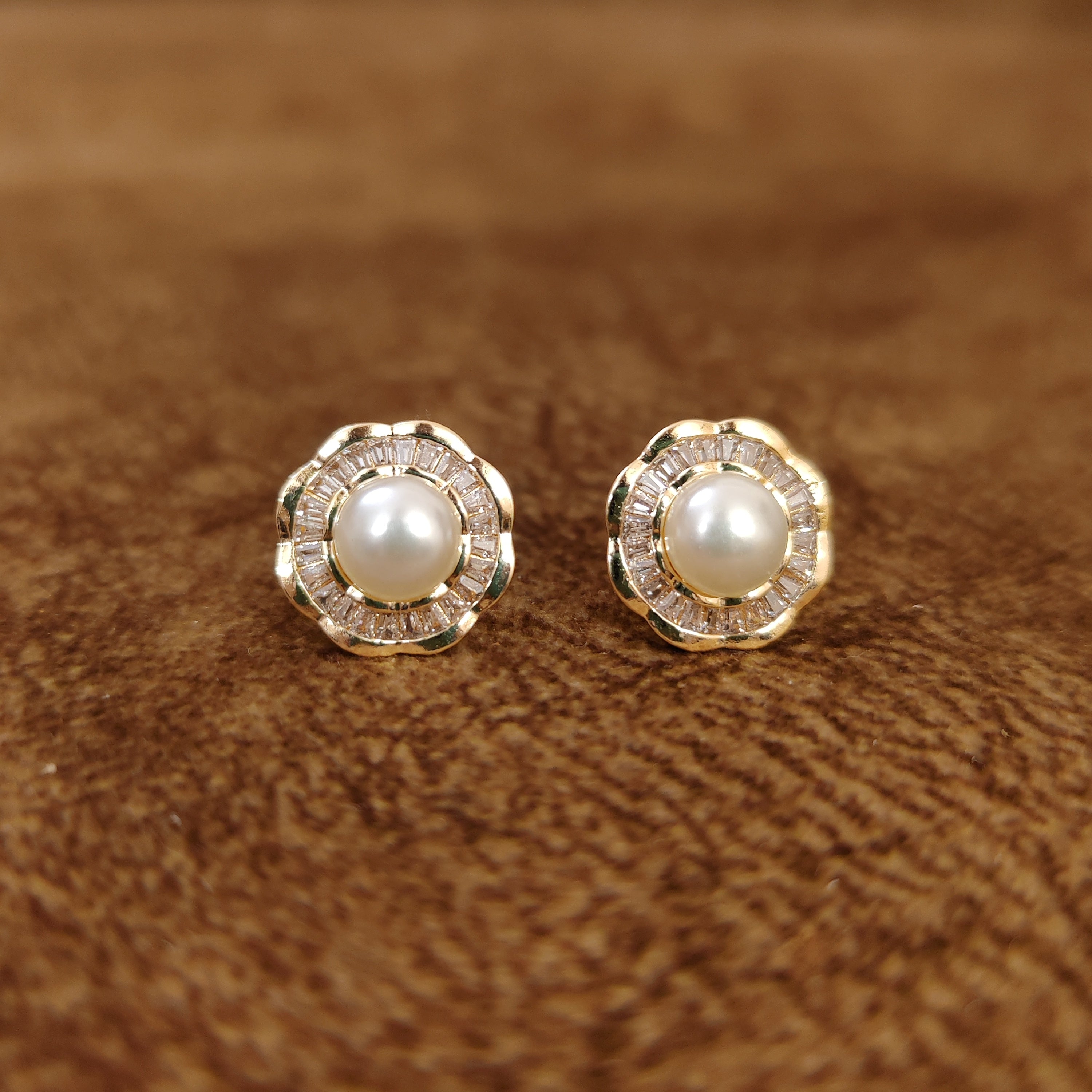 BAUGETTE STUDDED DIAMOND LOOK PEARL STUDS