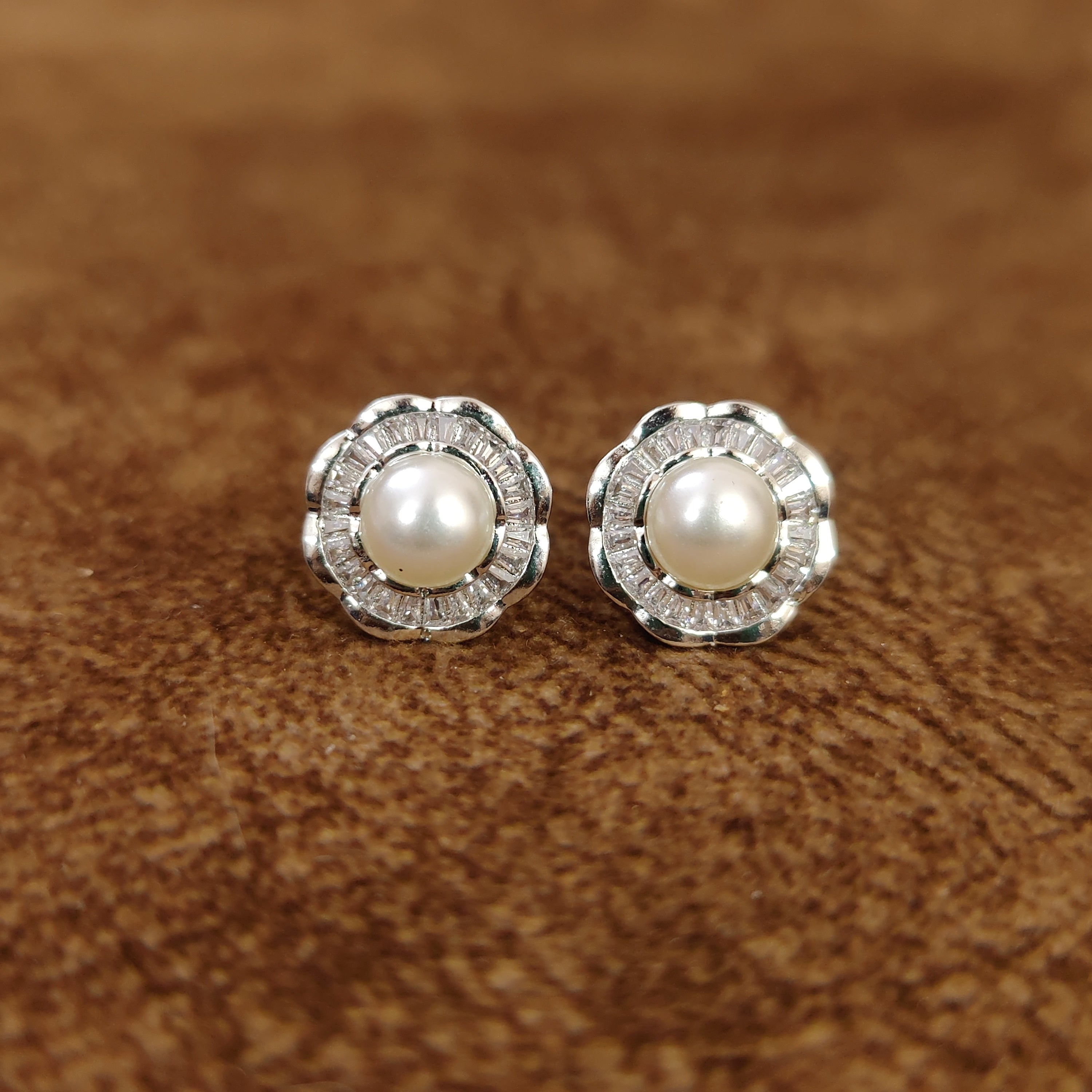 BAUGETTE STUDDED DIAMOND LOOK PEARL STUDS