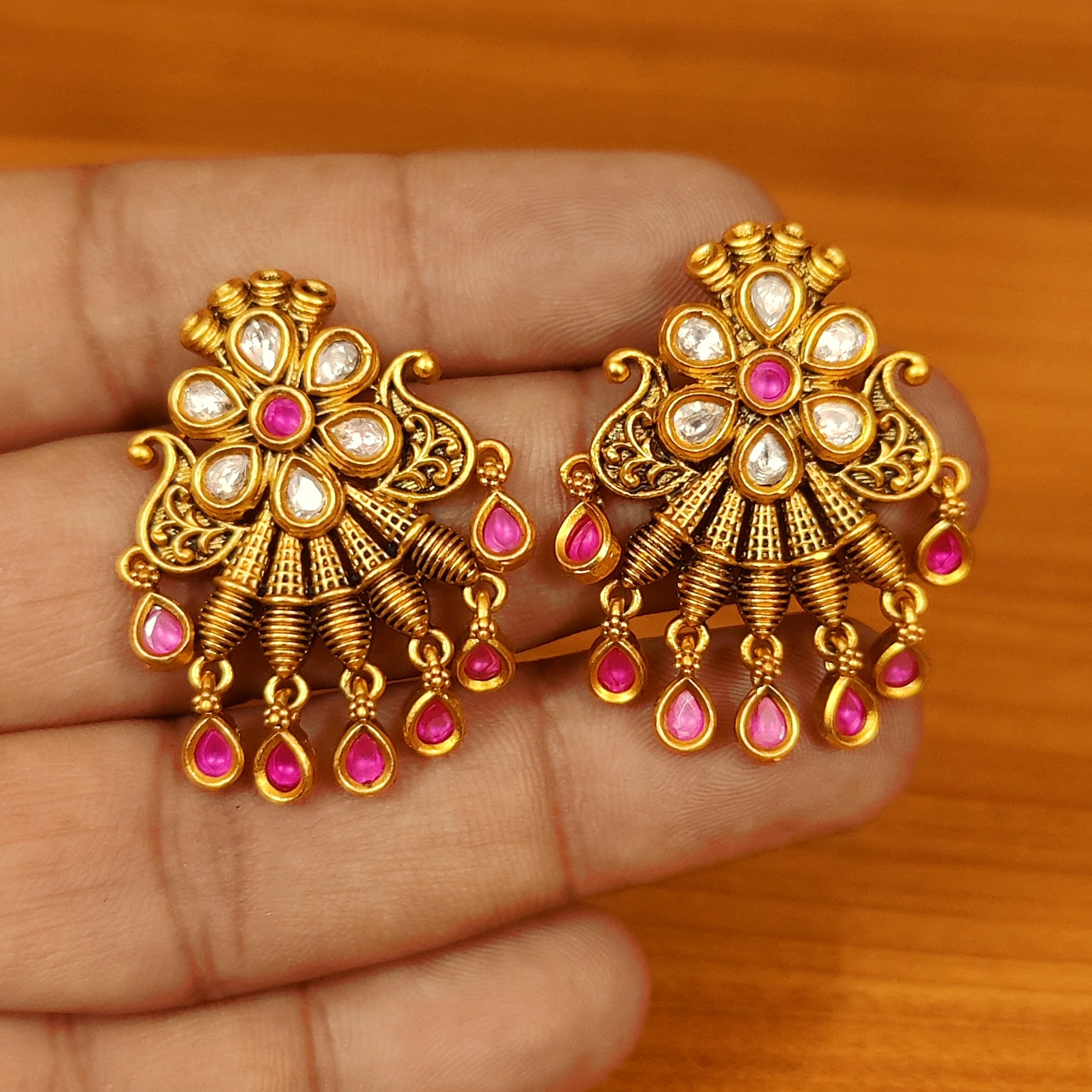 EMERALD LOOK KUNDAN POLKI MATT GOLD STUDS