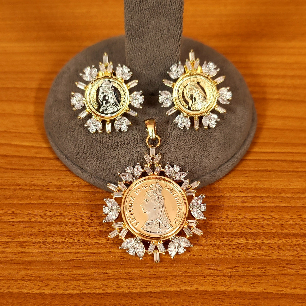 REAL DIAMOND LOOK GINNI PATTERN PENDANT SET Sanvi Jewels