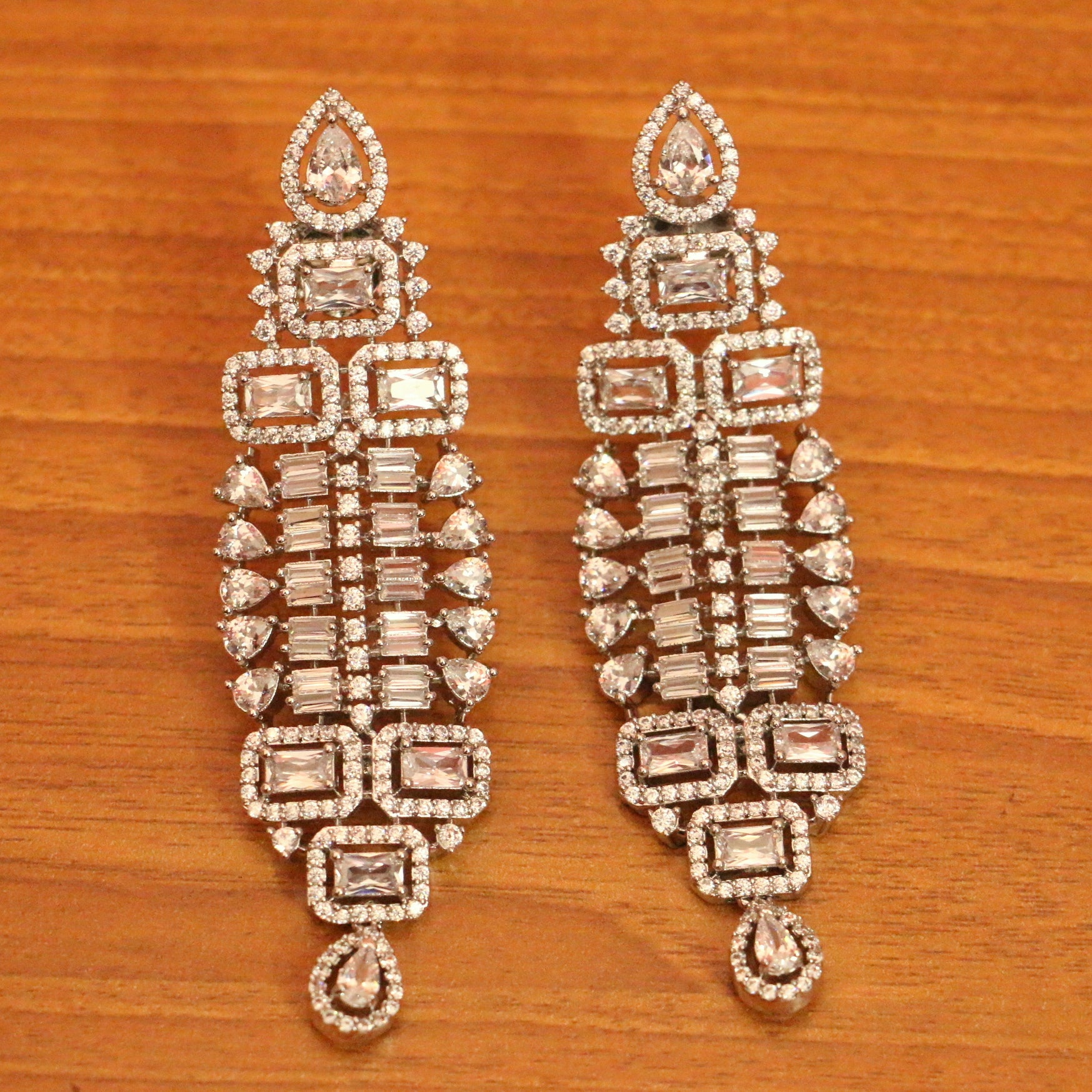 GOLD PLATED DIAMOND LOOK FIN E DANGLERS