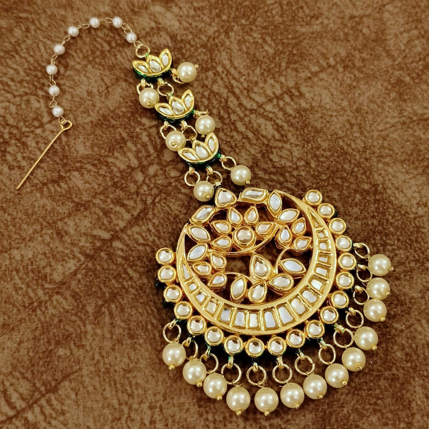Kundan Pearl Chand Maang Tikka – Traditional Bridal Crescent Head Jewelry