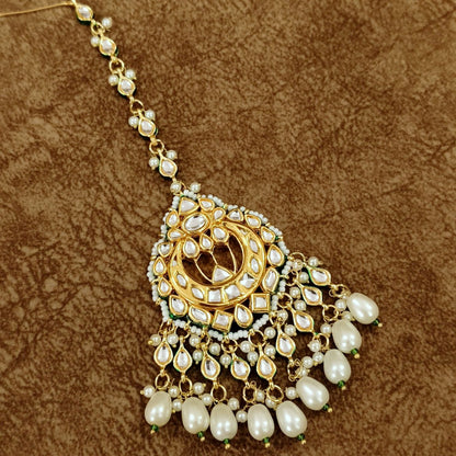 Kundan Pearl Chand Maang Tikka – Bridal Crescent Head Jewelry with Pearl Drops