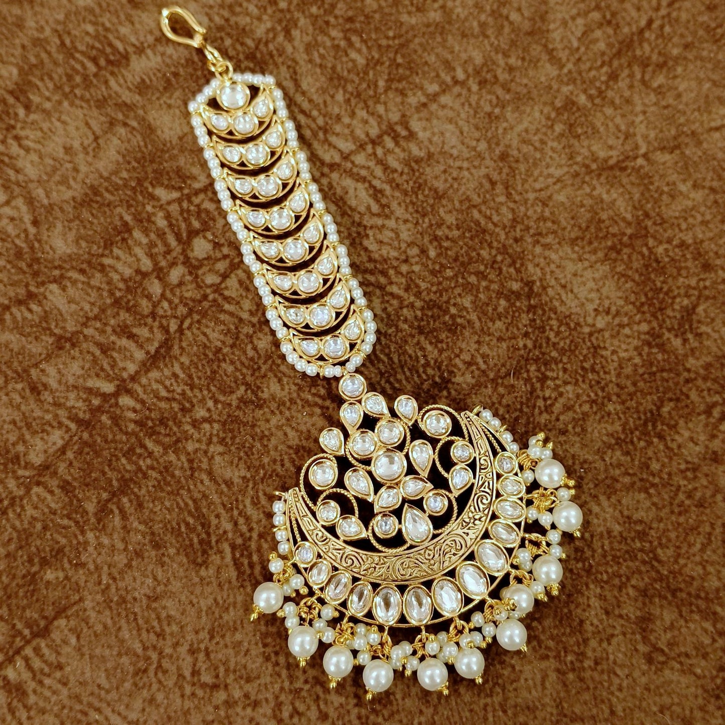 Kundan Pearl Chand Maang Tikka – Bridal Crescent Head Jewelry with Polki Design