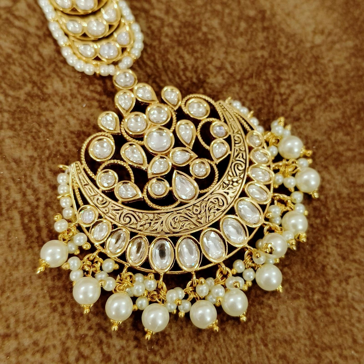 Kundan Pearl Chand Maang Tikka – Bridal Crescent Head Jewelry with Polki Design