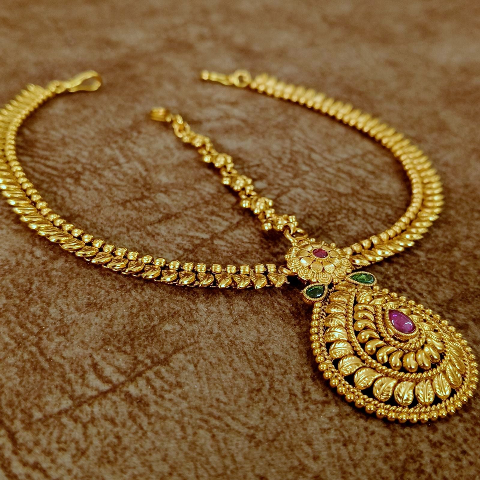 Antique Gold Paisley Maang Tikka with Ruby Stone Bridal Wedding Wear – Sanvi Jewels