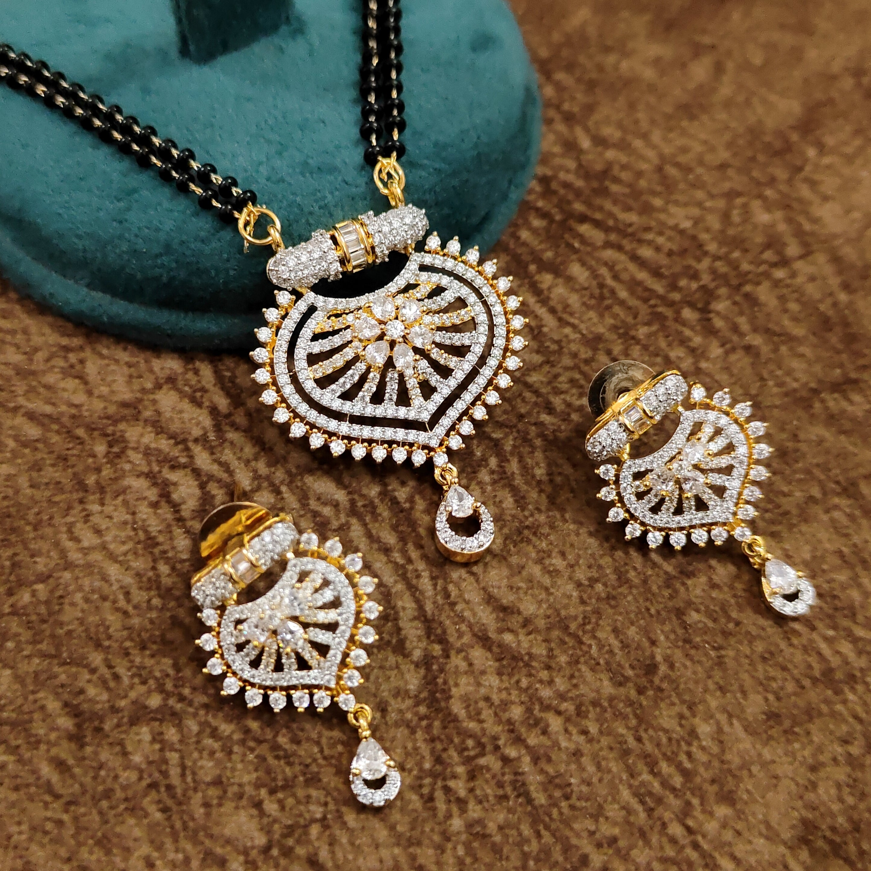 American Diamond Mangalsutra – Pendant Detail Shot – Sanvi Jewels