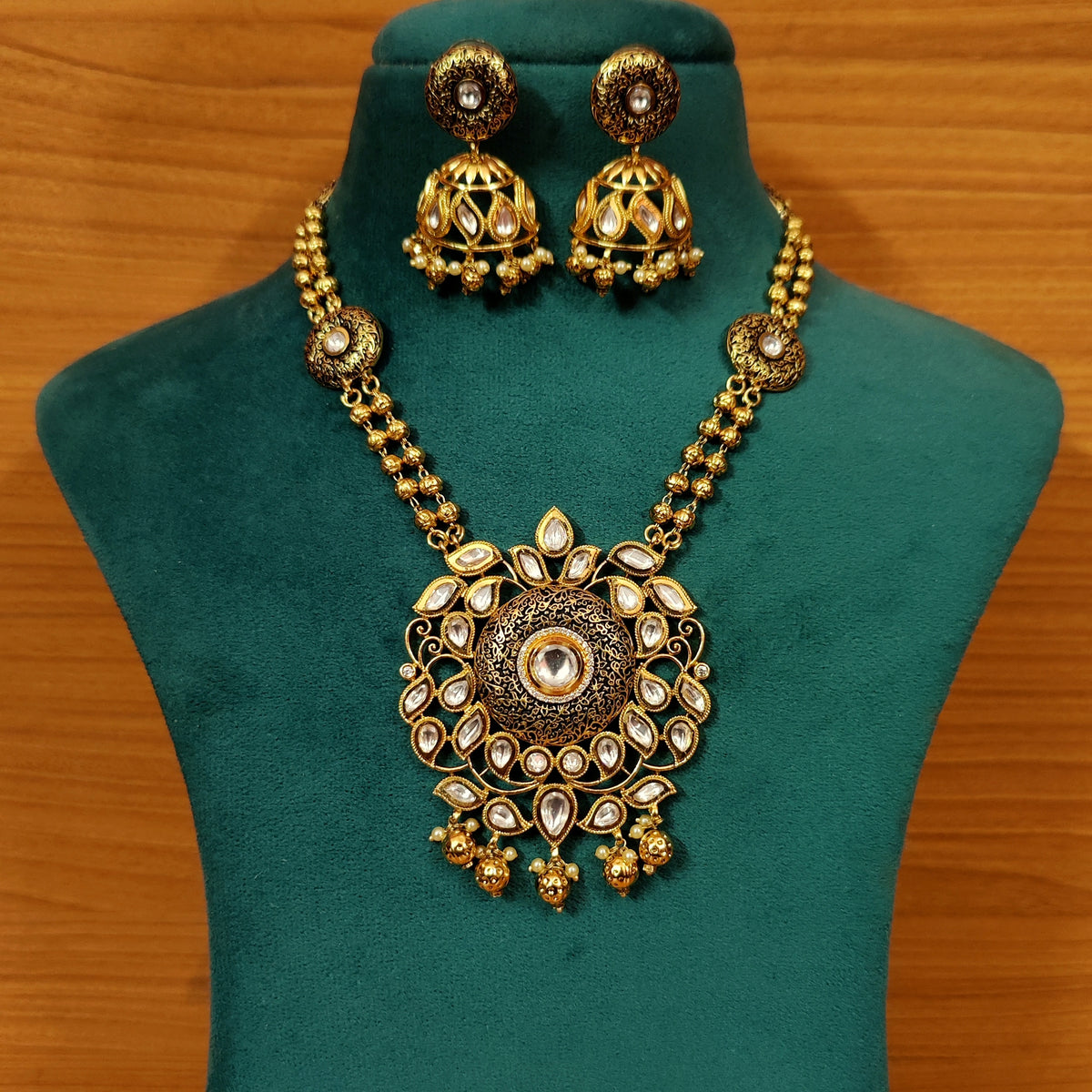 ANTIQUE KUNDAN POLKI GOLD LOOK NECKLACE SET – Sanvi Jewels