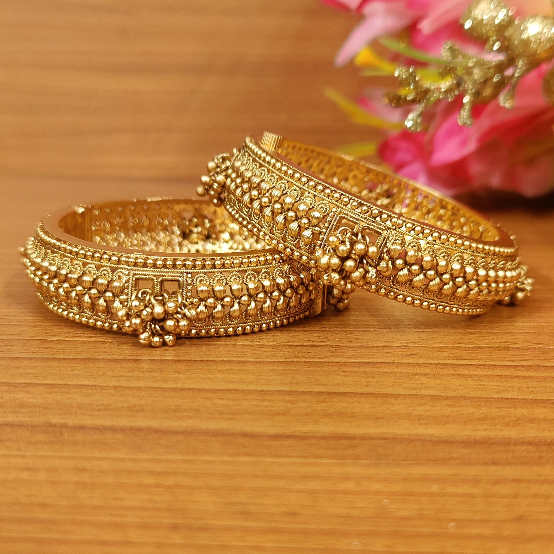 ANTIQUE GOLD PLATED TRADITIONAL GHUNGROO BANGLES – Sanvi Jewels