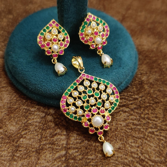 Navrang Pearl Jaal Pendant Set
