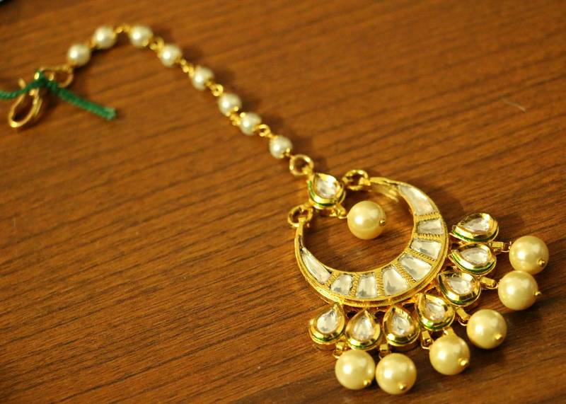 Pachii kundan polki and pearl wedding maang tikka