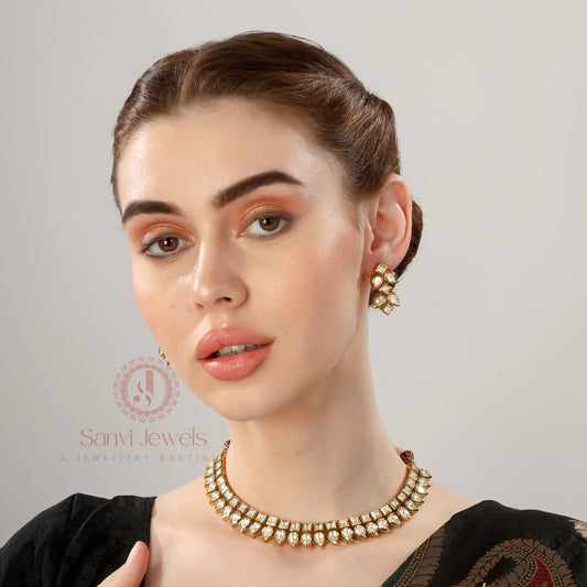 Paisley Neckline Kundan Set