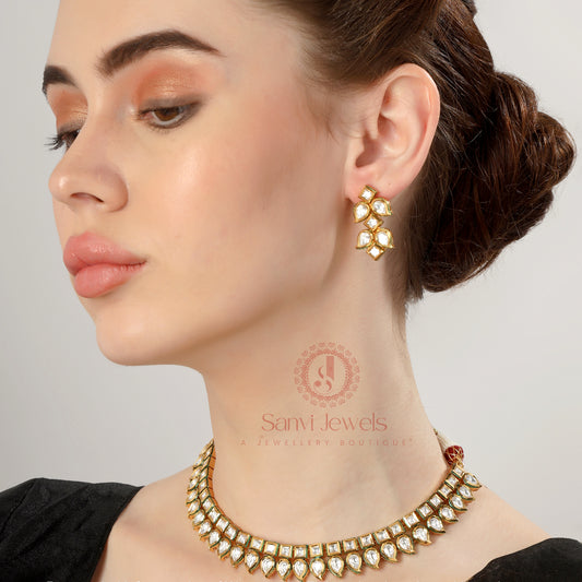 Paisley Neckline Kundan Set