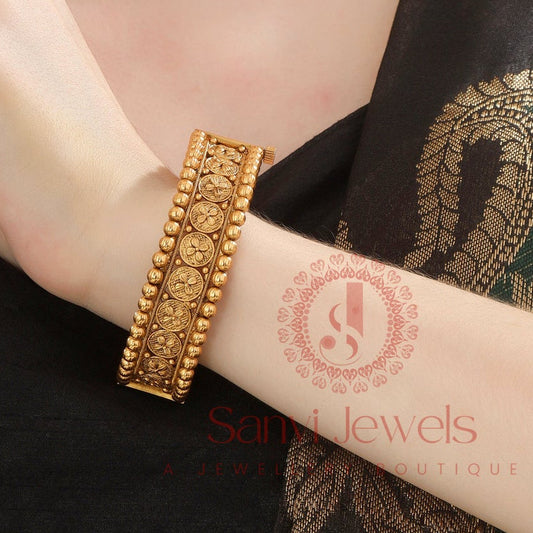 ANTIQUE GOLD PLATED GINNI PATTERN OPENABLE BANGLES