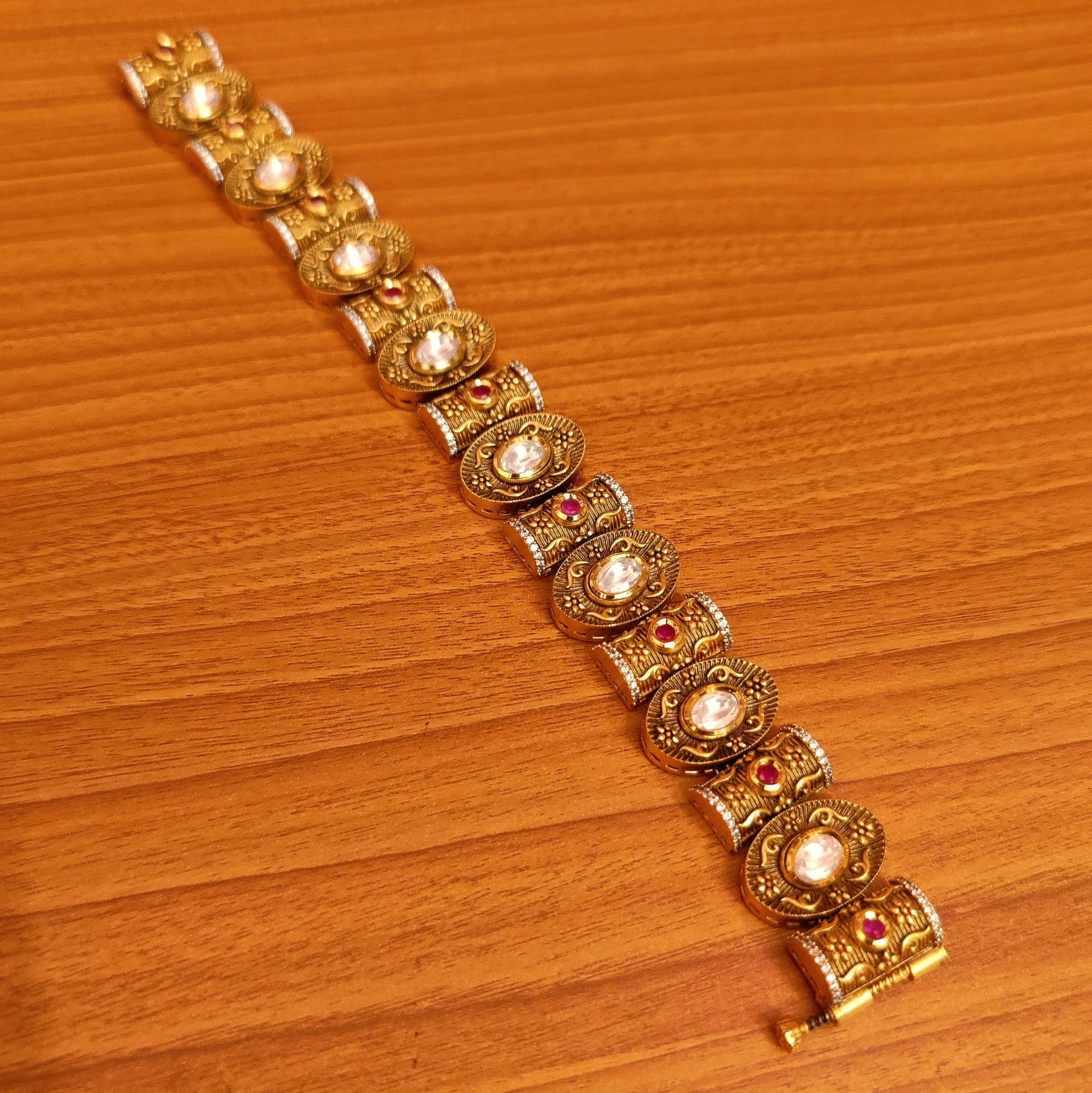 Pearls and Gold Kundan Bracelet/ Wedding Bracelet/ Indian Wedding  Jewellery/ Kundan Jewellery/ Indian Jewellery/ Bridal Shower - Etsy Sweden