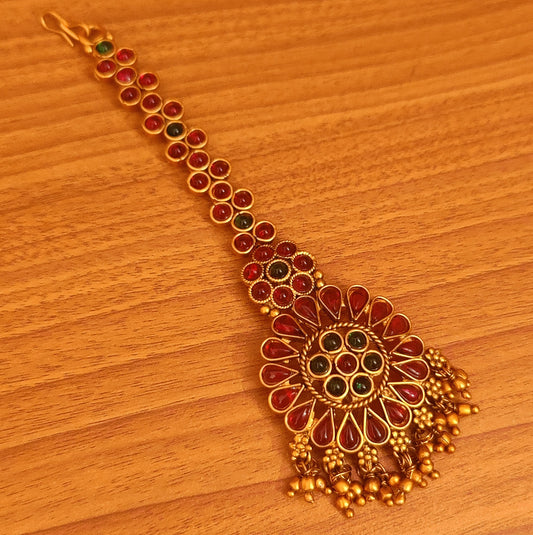 MULTICOLOUR KEMPU STONE MATT GOLD FINISH MAANG TIKKA