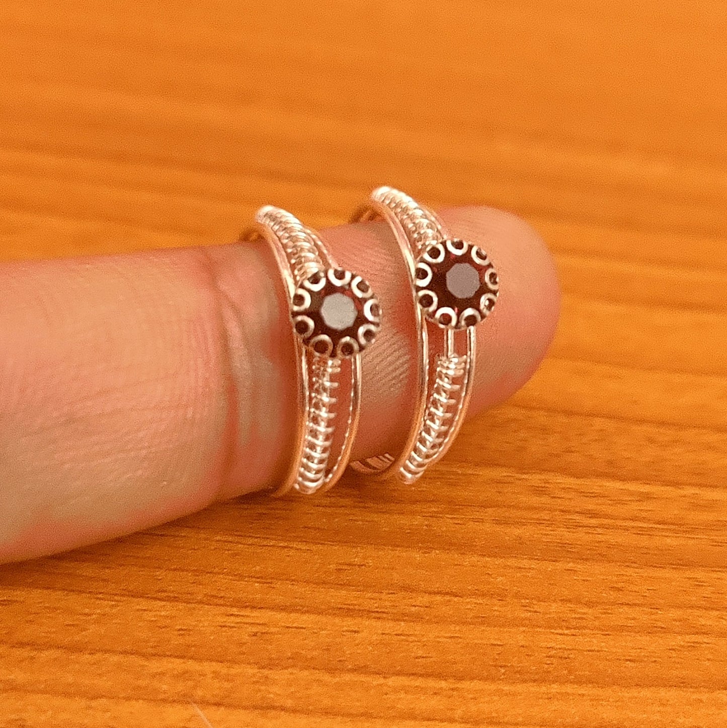 SILVER PLATED MAROON STONE ADJUSTABLE TOE RING