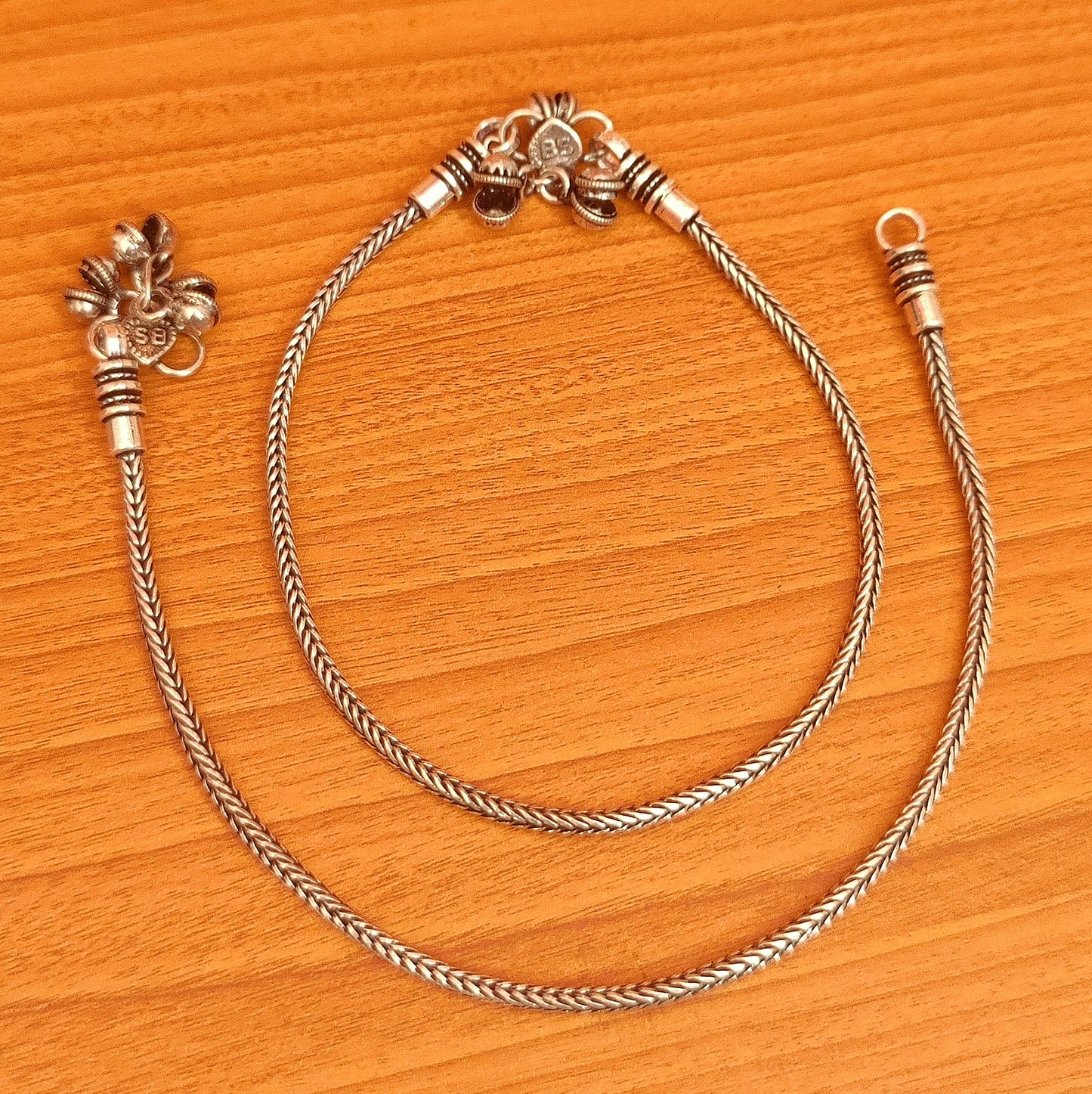 SILVER LOOKALIKE ROPE PATTERN ANKLETS