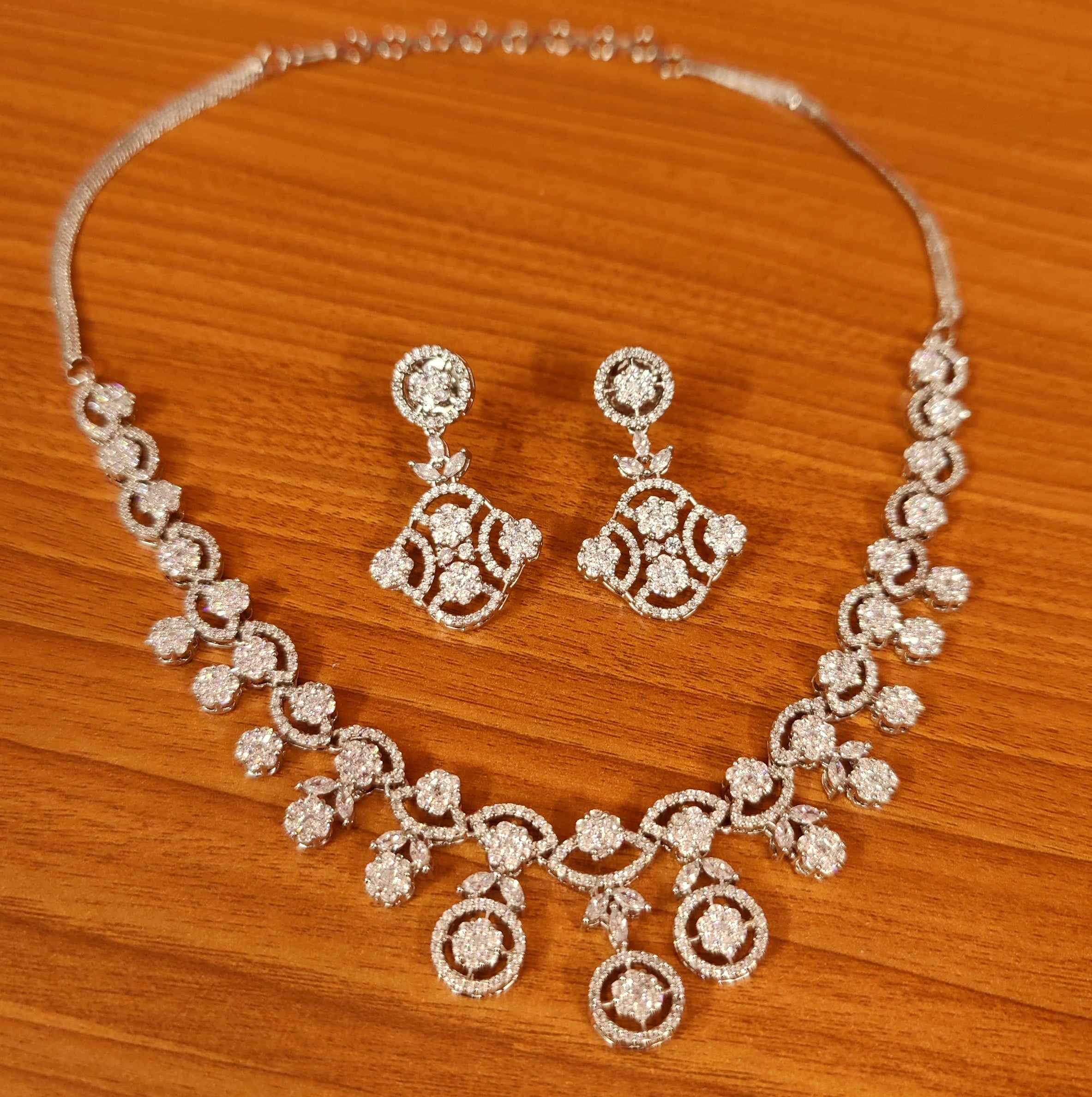 SILVER PLATED CZ STUDDED CLUSTER SETTING NECKLACE SET