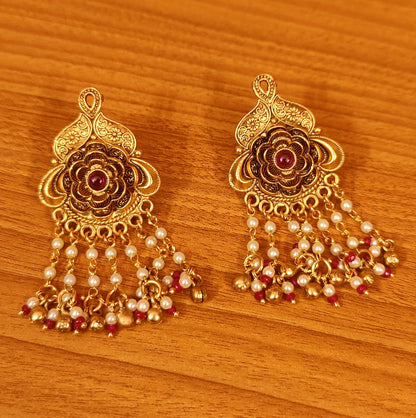 FLOWER PATTERN GOLD LOOK RUBY EARRINGS