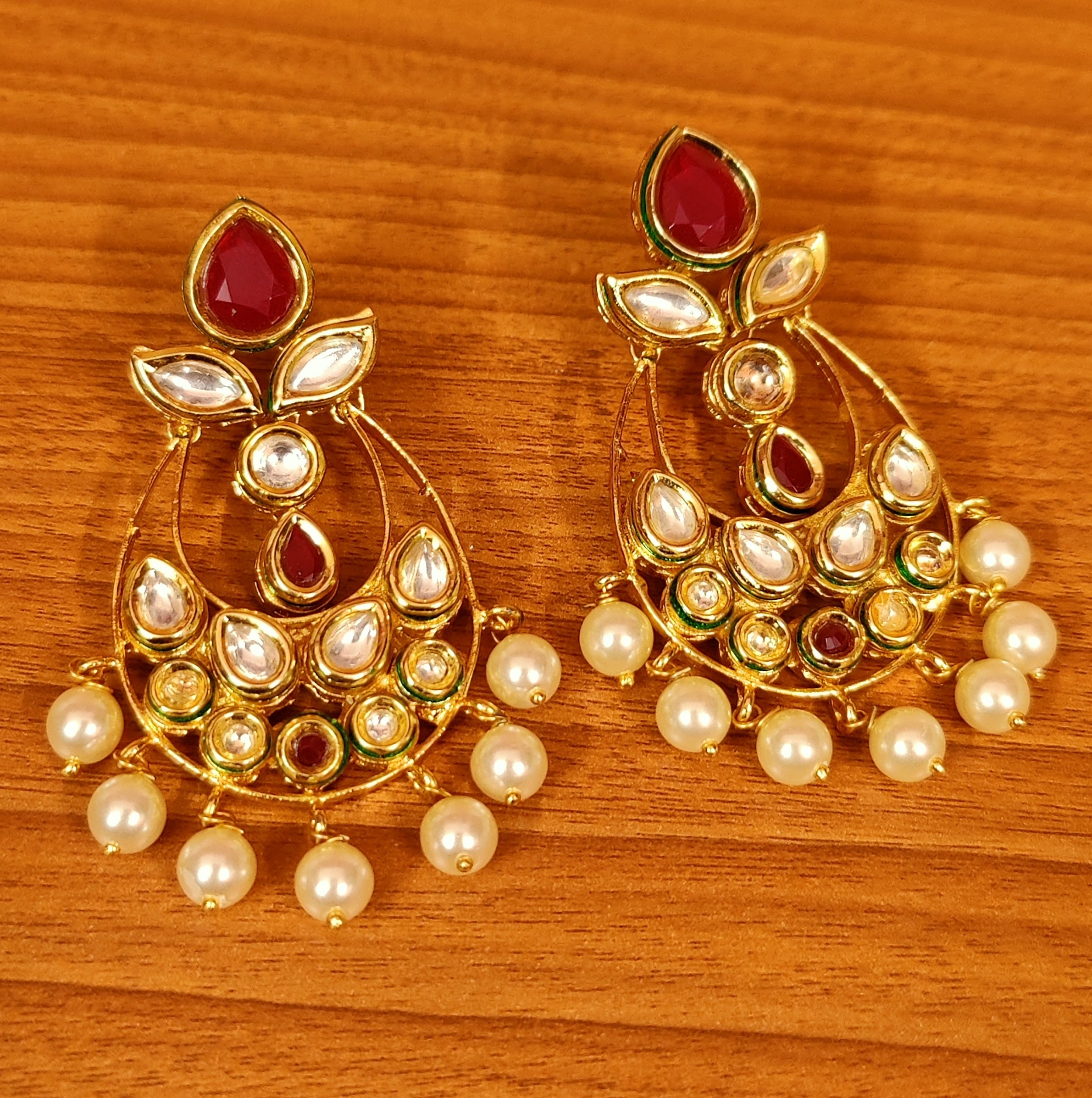 Gold medium size ear rings in 22k/916 purity/Ear rings/Gold studs/Kaan ki  baaliyan - YouTube