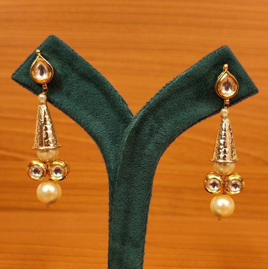 PEAR SHAPED KUNDAN & PEARL ETHNIC EARRINGS