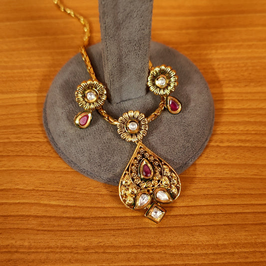 ANTIQUE GOLD LOOK RUBY STUDDED SIMPLE PENDANT SET