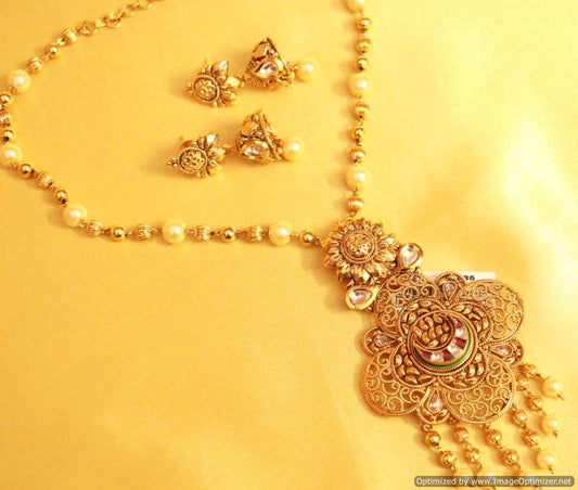 Gold Look Kundan Filigree Pendant Set