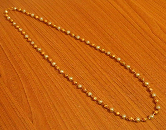 White pearl necklaces
