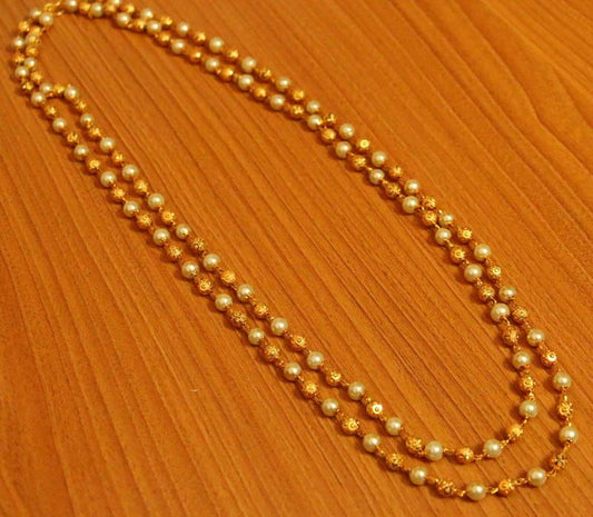 White pearl necklaces