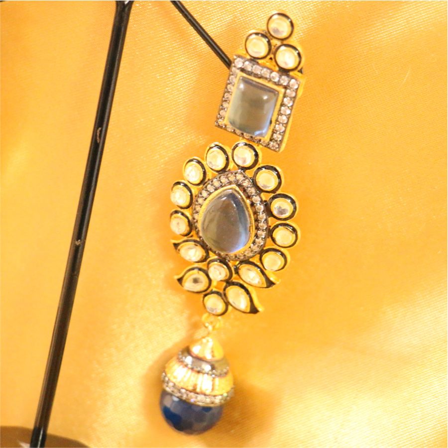 Beautiful blue sapphire AD dangler