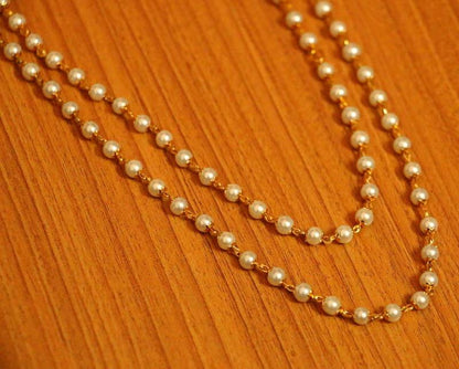 White pearl necklaces
